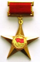 IN TRẦN PHÚ: NHẬN DANH HIỆU ANH HÙNG LLVTND